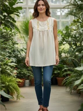 Vintage Cotton Sleeveless Cream Subflower Embroidered Yoke Top Size S